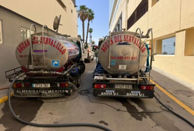 dos camiones cisterna