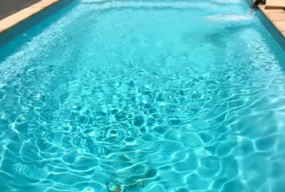 piscina en proceso de llenado