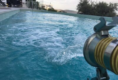 piscina en proceso de llenado