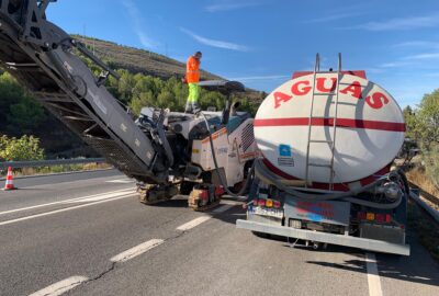 foto servicio agua con camión cisterna